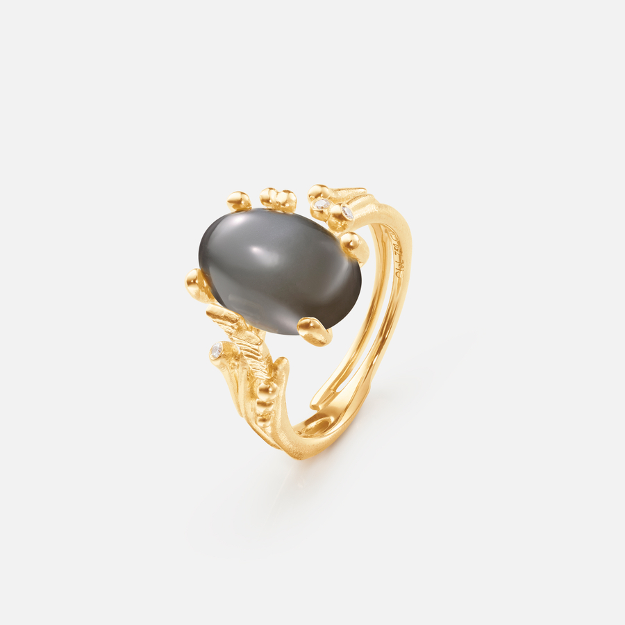 BoHo ring small in yellow gold with grey moonstone and diamonds | Ole Lynggaard